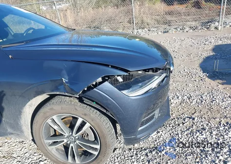 2020 Volvo Xc60 Hybrid T8 Momentum z USA, uszkodzony, nr VIN YV4BR0DK5L1424988